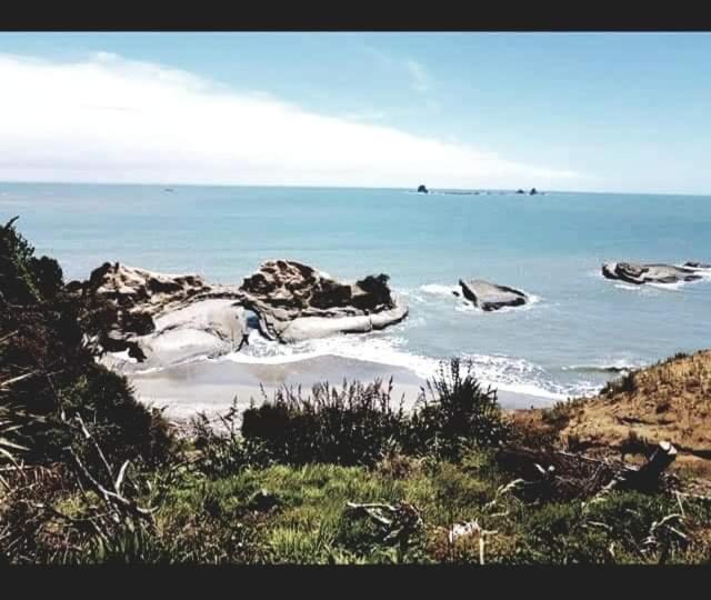 Hotel The Hole In The Rock Yurt Cape Foulwind Exterior foto